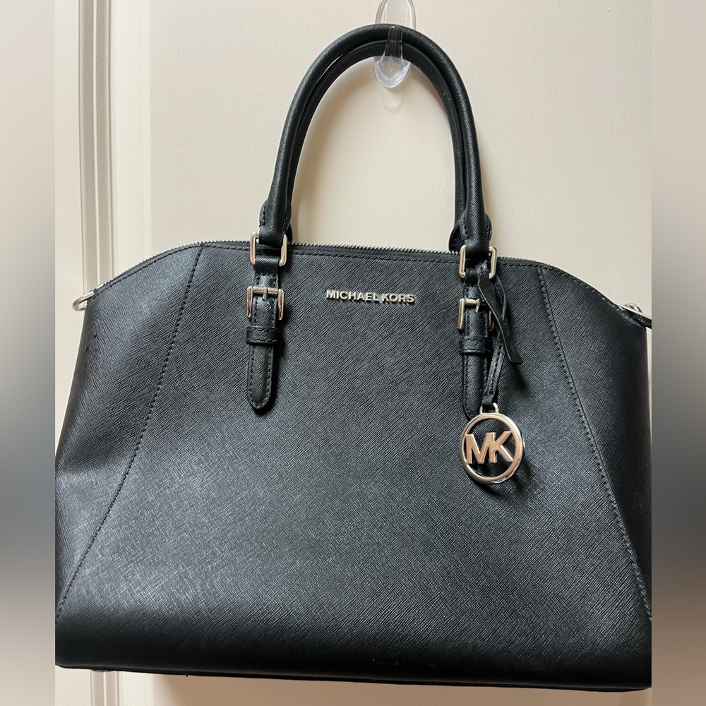 Michael Kors purse. Like new.